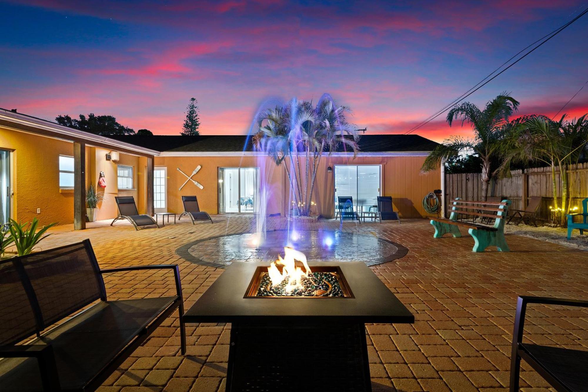 Coastal Villa W Amazing Courtyard - Splash Pad! Sarasota Exterior photo