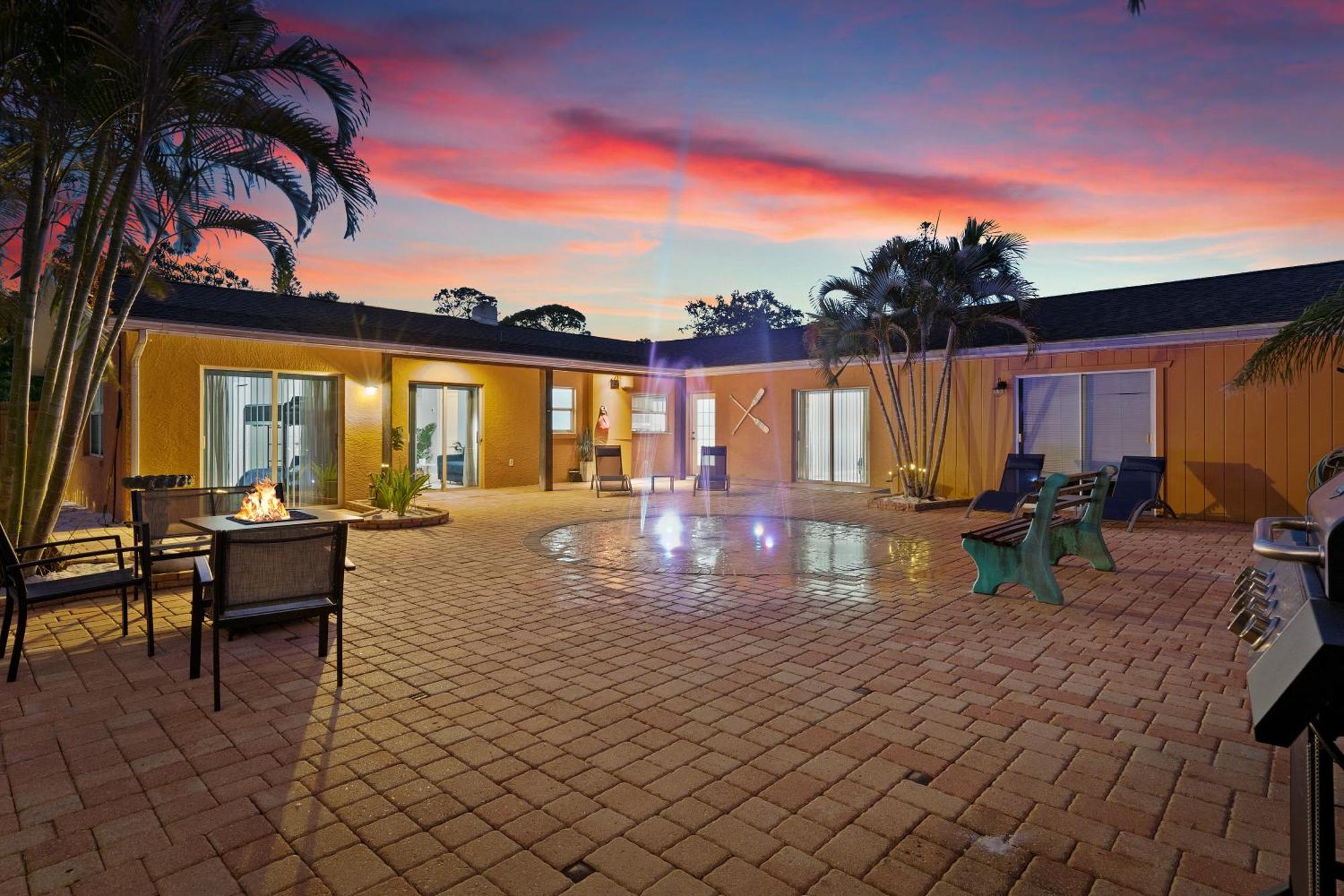 Coastal Villa W Amazing Courtyard - Splash Pad! Sarasota Exterior photo