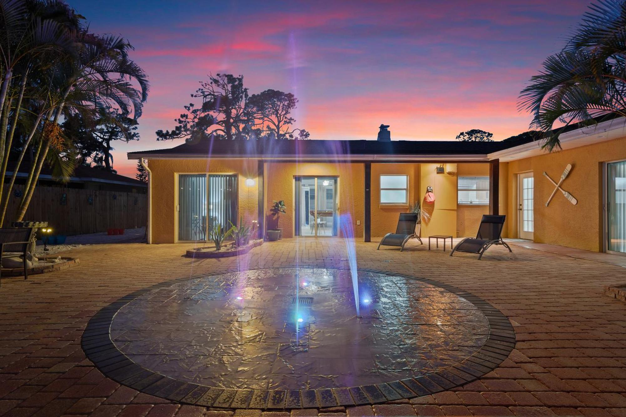 Coastal Villa W Amazing Courtyard - Splash Pad! Sarasota Exterior photo
