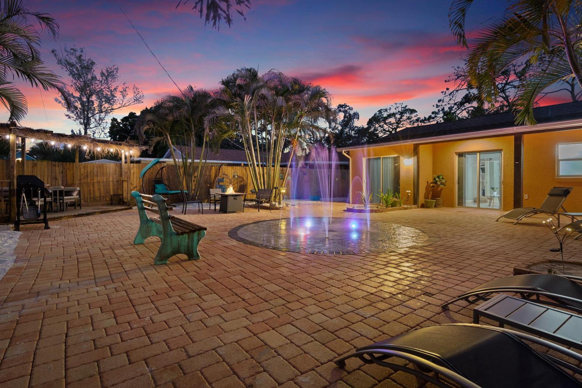Coastal Villa W Amazing Courtyard - Splash Pad! Sarasota Exterior photo