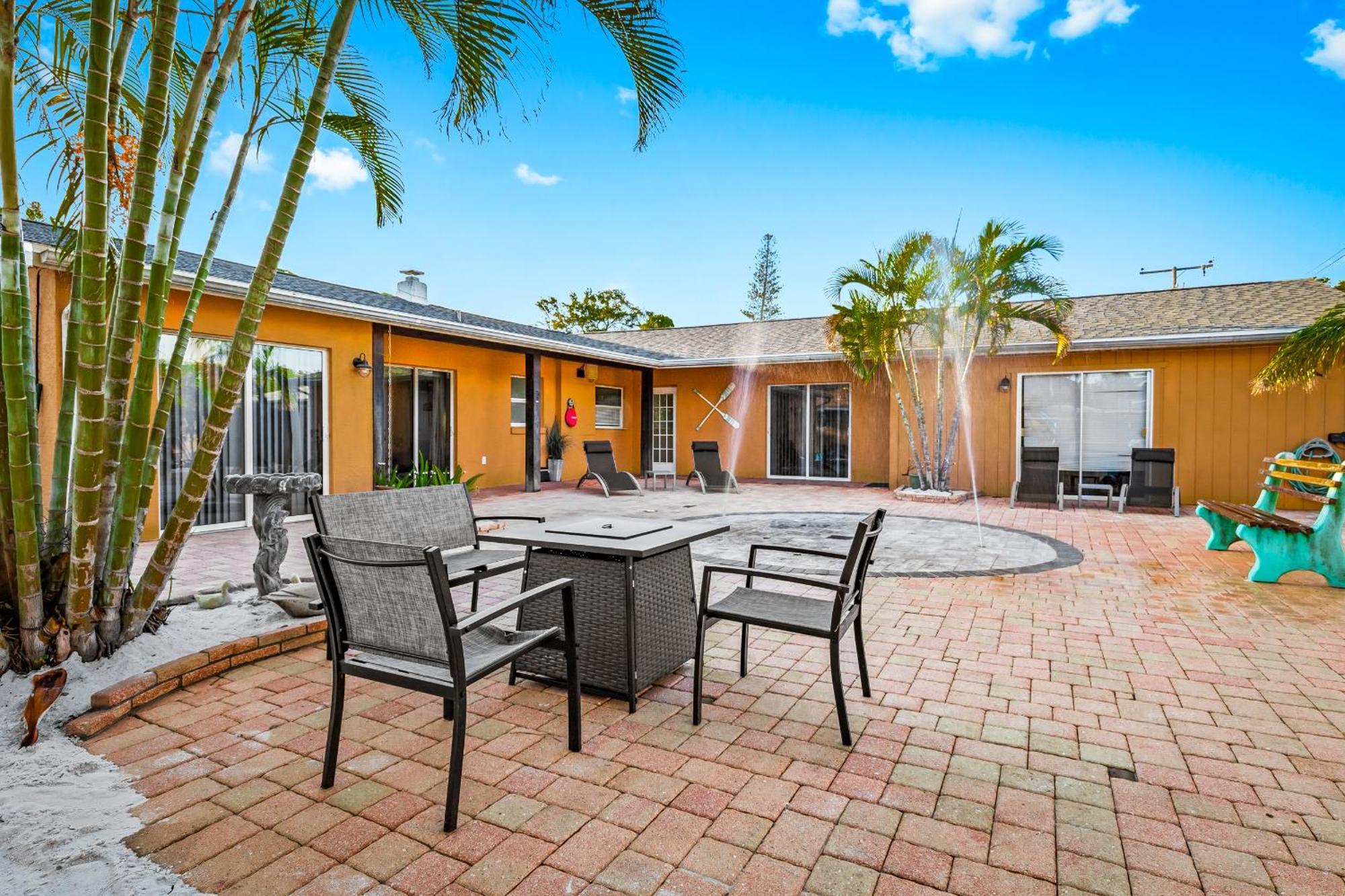 Coastal Villa W Amazing Courtyard - Splash Pad! Sarasota Exterior photo