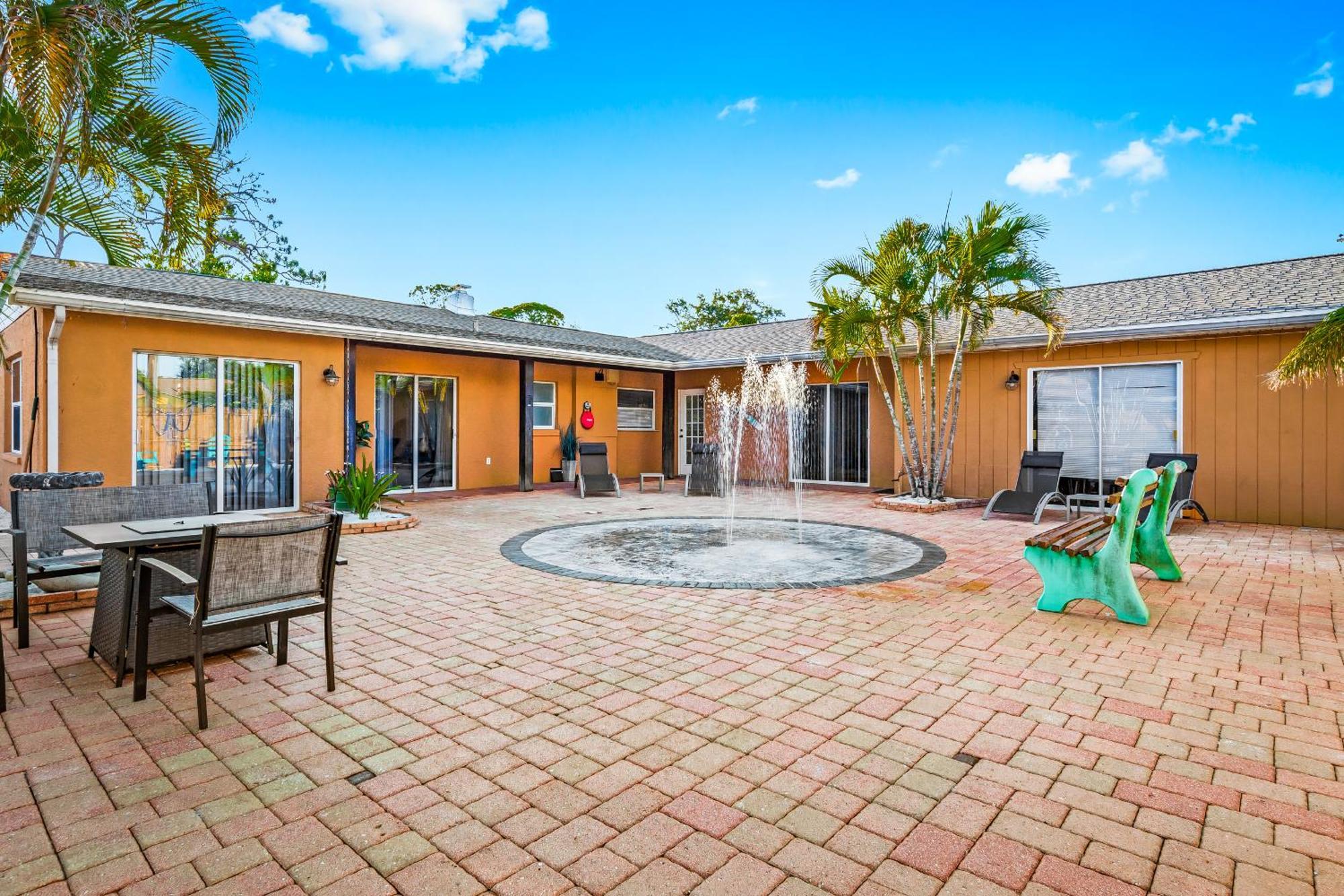 Coastal Villa W Amazing Courtyard - Splash Pad! Sarasota Exterior photo