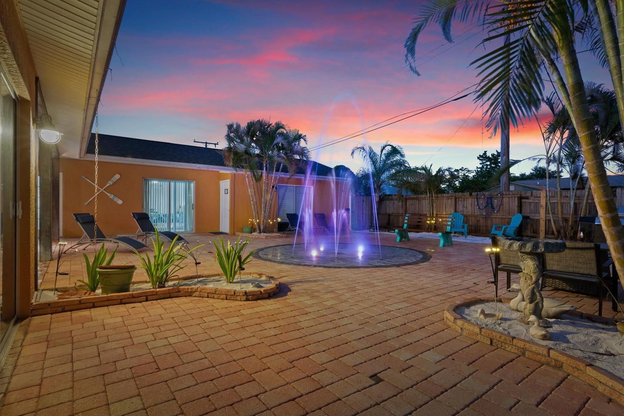 Coastal Villa W Amazing Courtyard - Splash Pad! Sarasota Exterior photo